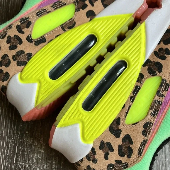 Nike - Picture 9 of 17